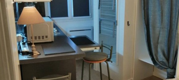 Studio in Paris, France No. 333873 6