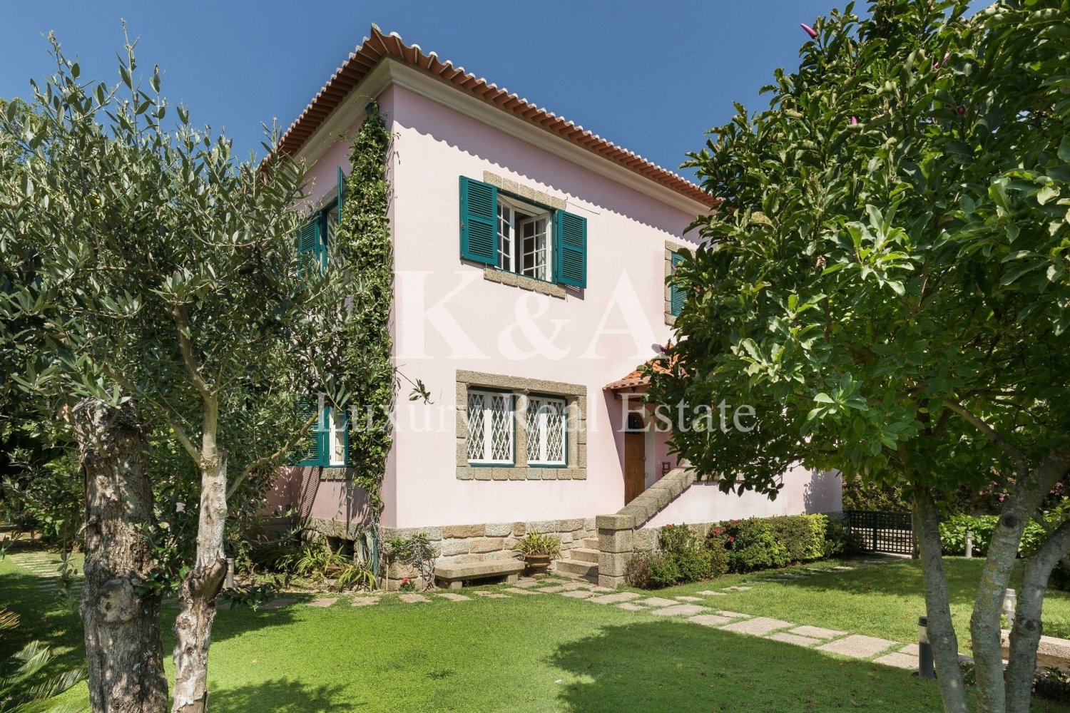 6 bedrooms Villa in Porto, Portugal No. 245100