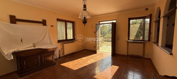 4 bedrooms Apartment in Asti, Italy No. 186211 2