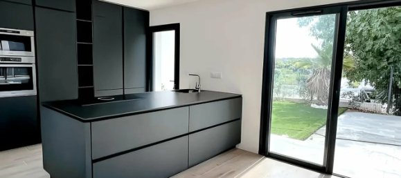 Villa de 3 dormitorios en Fabregues, France No. 297661 6