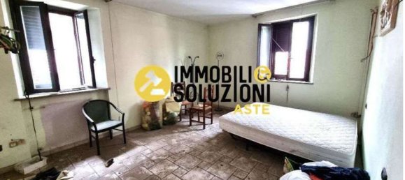 2-salle Appartement à Busto Arsizio, Italy No. 13054 19