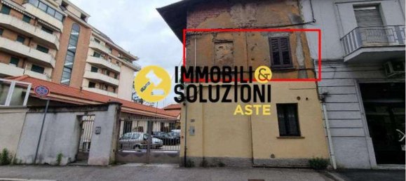 2-salle Appartement à Busto Arsizio, Italy No. 13054 2