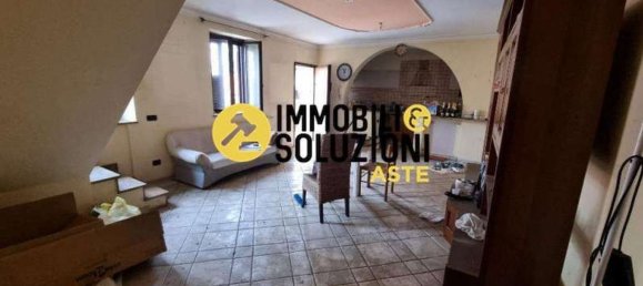 2-salle Appartement à Busto Arsizio, Italy No. 13054 16