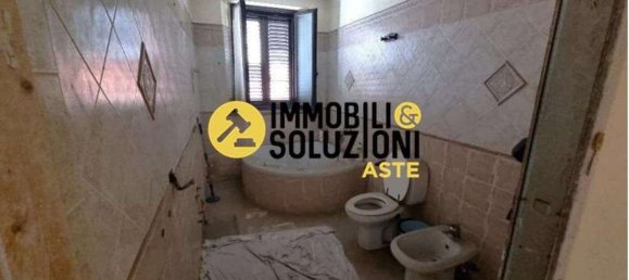 2-salle Appartement à Busto Arsizio, Italy No. 13054 18