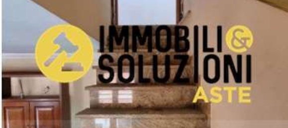 2-salle Appartement à Busto Arsizio, Italy No. 13054 10