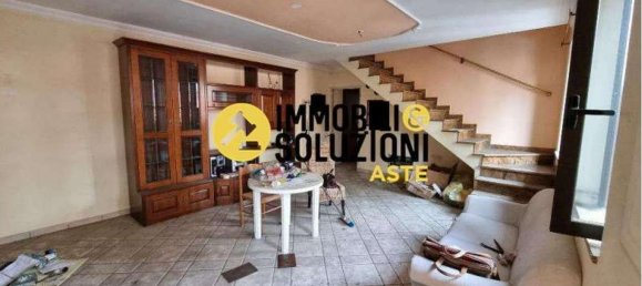 2-salle Appartement à Busto Arsizio, Italy No. 13054 5
