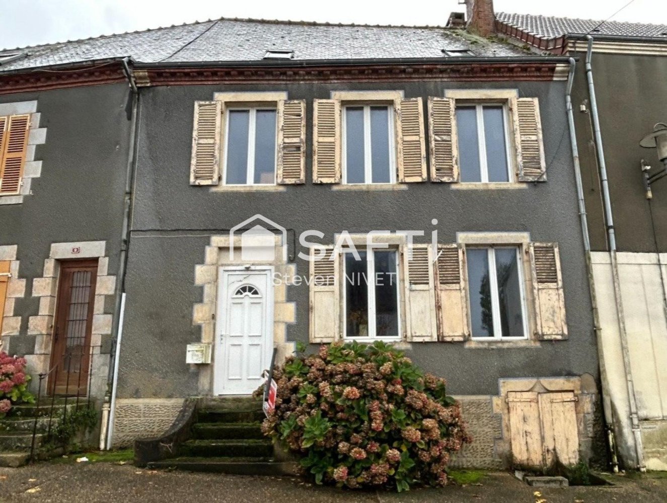 3 bedrooms House in Montchevrier, France No. 217763