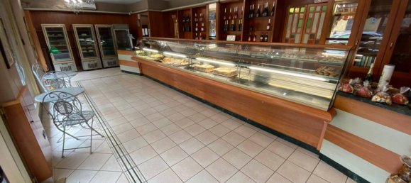 5 rooms Commercial property in Turin, Italy No. 299922 2