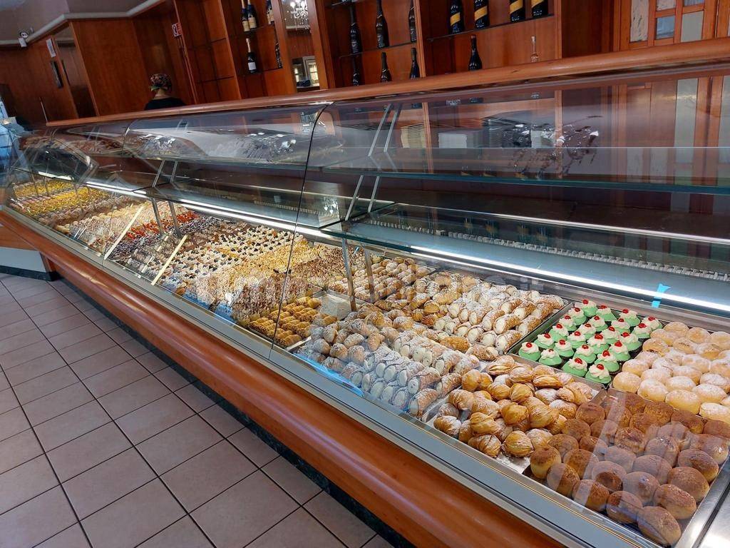 5 rooms Commercial property in Turin, Italy No. 299922