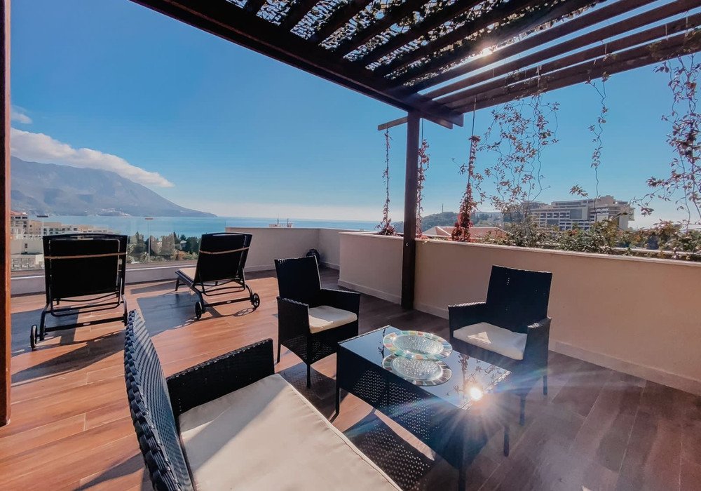 2 bedrooms Apartment in Becici, Montenegro No. 1695