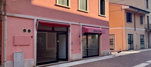 65m² Commercial property in Legnago, Italy No. 380401 2