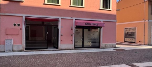 65m² Commercial property in Legnago, Italy No. 380401 10
