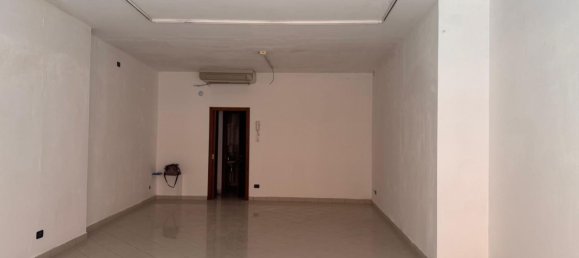 65m² Commercial property in Legnago, Italy No. 380401 20