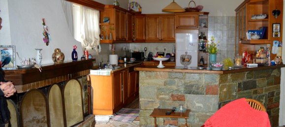 Коммерческая недвижимость с 5 спальнями в Рафина, Греция № 5860 8