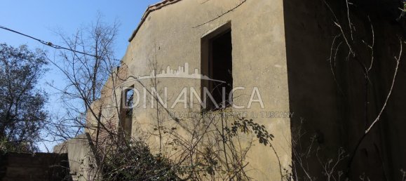 Дом с 6 комнатами в Монтополи ин Валь д’Арно, Италия № 236911 5