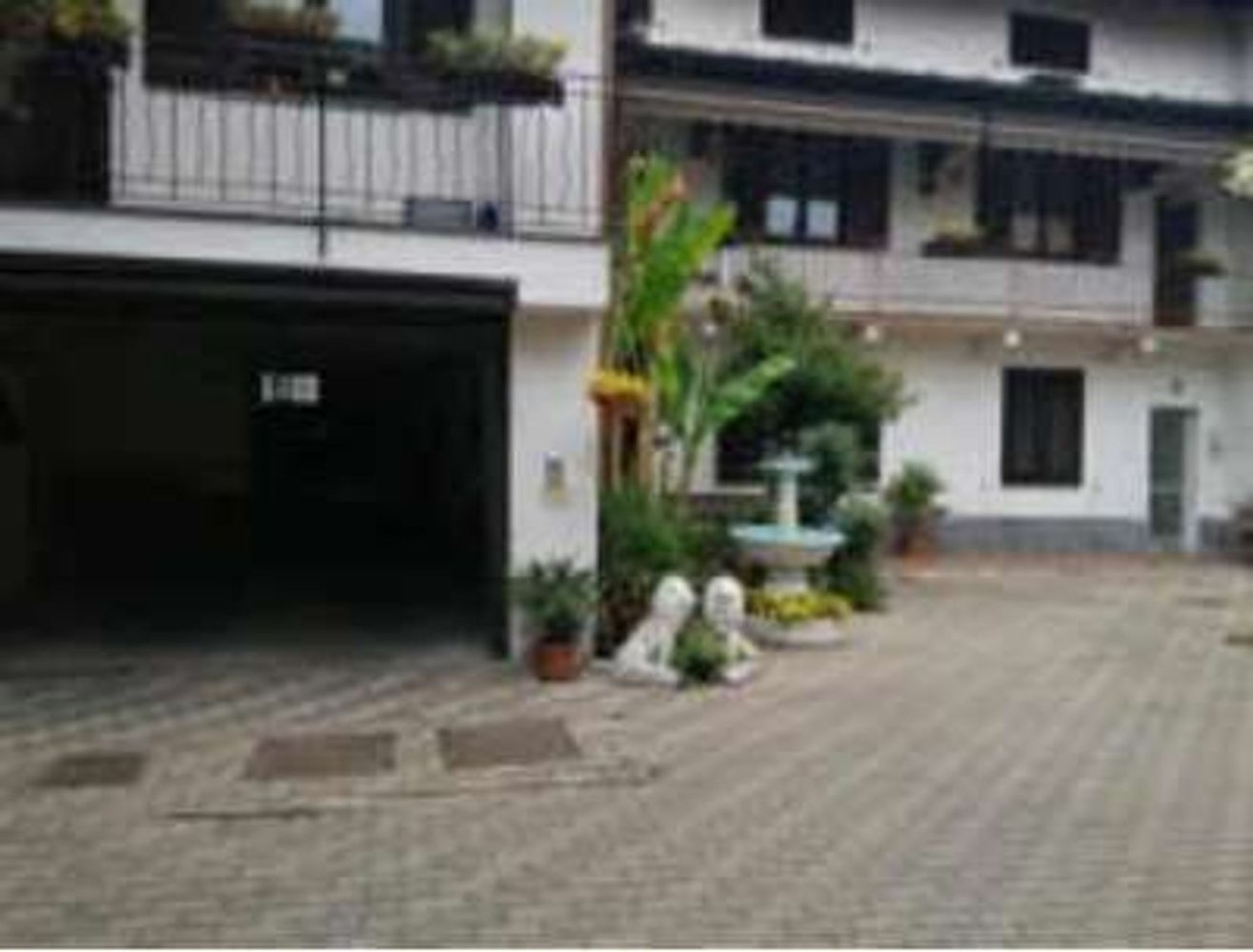 4 rooms House in Golasecca, Italy No. 9008