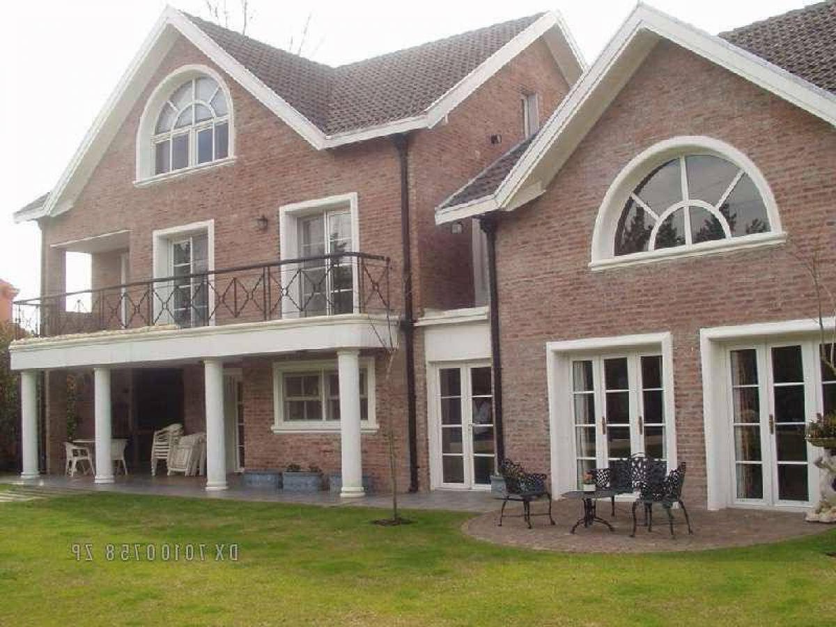 Casa de 4 dormitorios en San Fernando, Argentina No. 59173