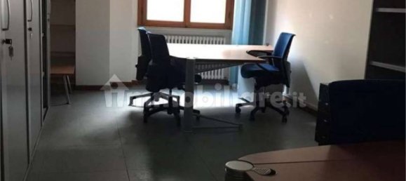 Oficina de 5 habitaciónes en Perugia, Italy No. 119746 9