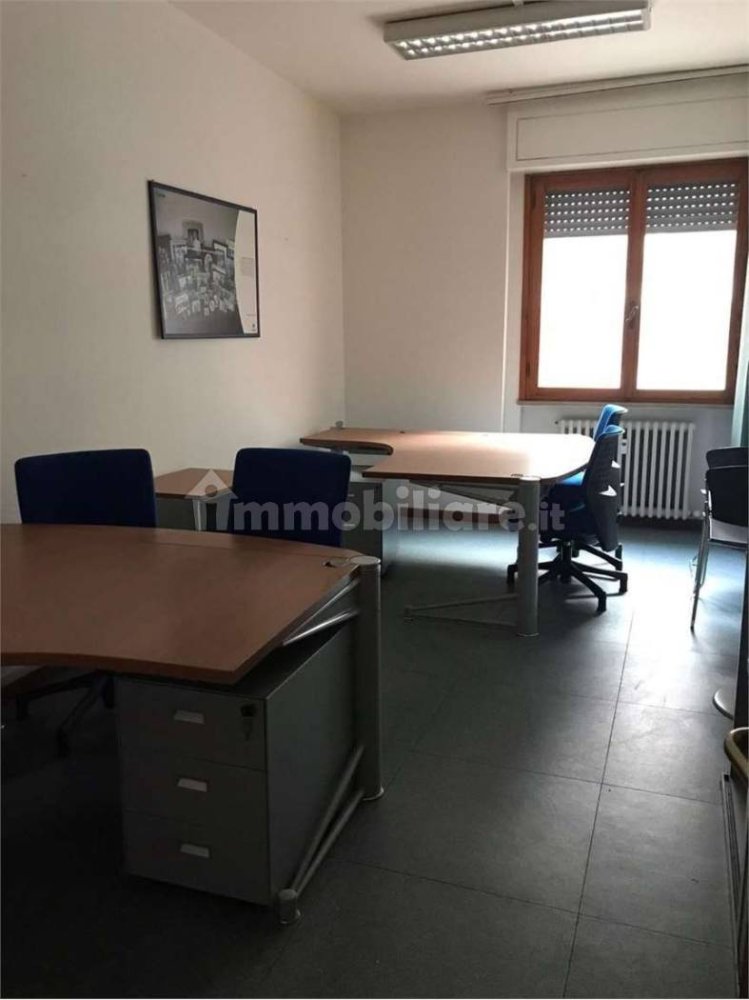 Oficina de 5 habitaciónes en Perugia, Italy No. 119746