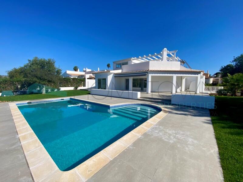 3 bedrooms Villa in Quarteira, Portugal No. 232367