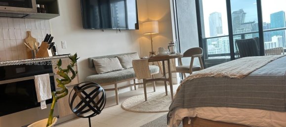 1 habitación propiedad comercial en venta en Miami, Miami-Dade, Florida, USA № 614902 2