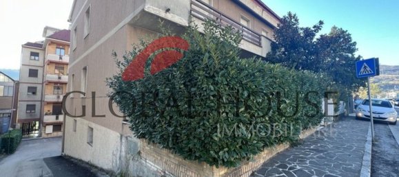 Casa de 6 habitaciónes en Montorio al Vomano, Italy No. 28313 4