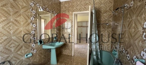 Casa de 6 habitaciónes en Montorio al Vomano, Italy No. 28313 12