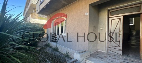 Casa de 6 habitaciónes en Montorio al Vomano, Italy No. 28313 29