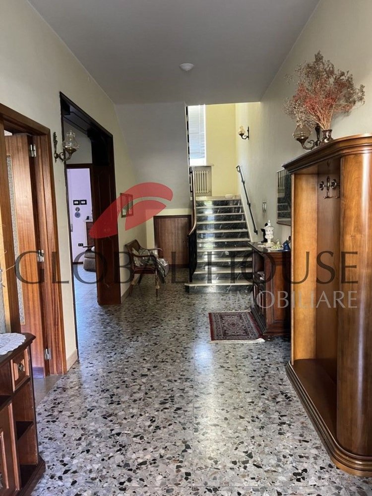 Casa de 6 habitaciónes en Montorio al Vomano, Italy No. 28313