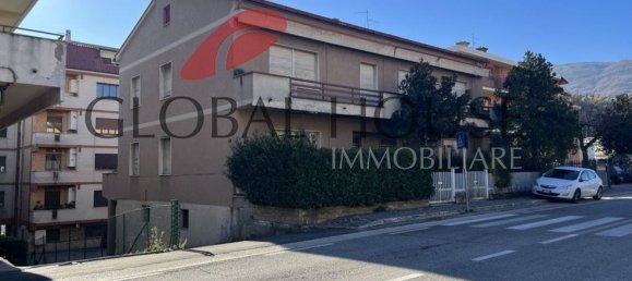 Casa de 6 habitaciónes en Montorio al Vomano, Italy No. 28313 3