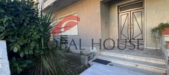 Casa de 6 habitaciónes en Montorio al Vomano, Italy No. 28313 8