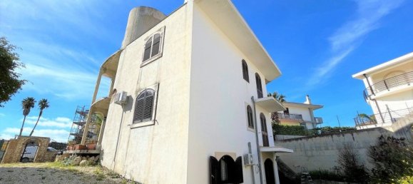 5 bedrooms Villa in Avola, Italy No. 135023 3