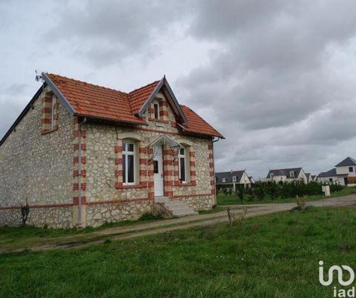 Casa de 3 dormitorios en Saumur, France No. 24885