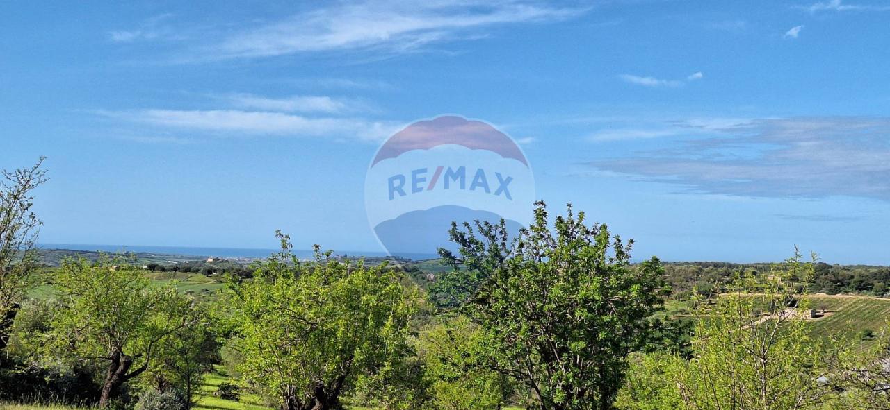 Земельный участок с 1 комнатой в Ното, Италия № 117806