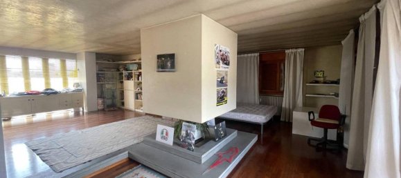 6 rooms Penthouse in Prato, Italy No. 173680 2