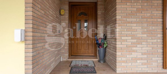 6 rooms Villa in Pordenone, Italy No. 14625 6