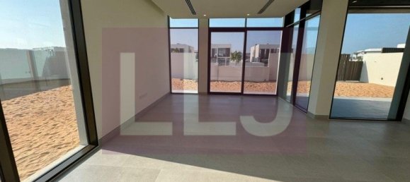 4 bedrooms Villa in Abu Dhabi, UAE No. 54374 2