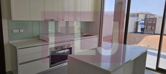 4 bedrooms Villa in Abu Dhabi, UAE No. 54374 7