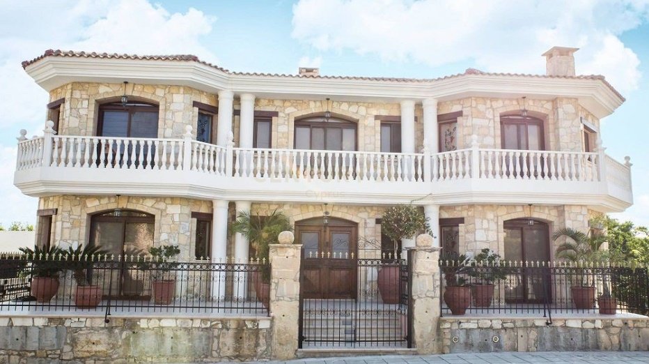 6 bedrooms Villa in Limassol, Cyprus No. 2700