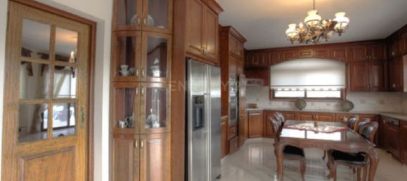 6 bedrooms Villa in Limassol, Cyprus No. 2700 2