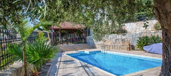 6 bedrooms Villa in Limassol, Cyprus No. 2700 5