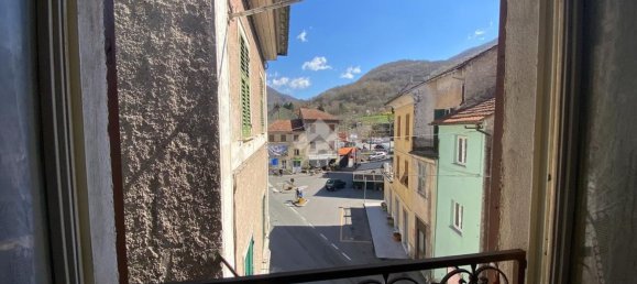 5 rooms Apartment in Montoggio, Italy No. 151779 3