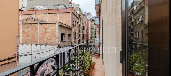 4 bedrooms House in L'Hospitalet de Llobregat, Spain No. 170926 2