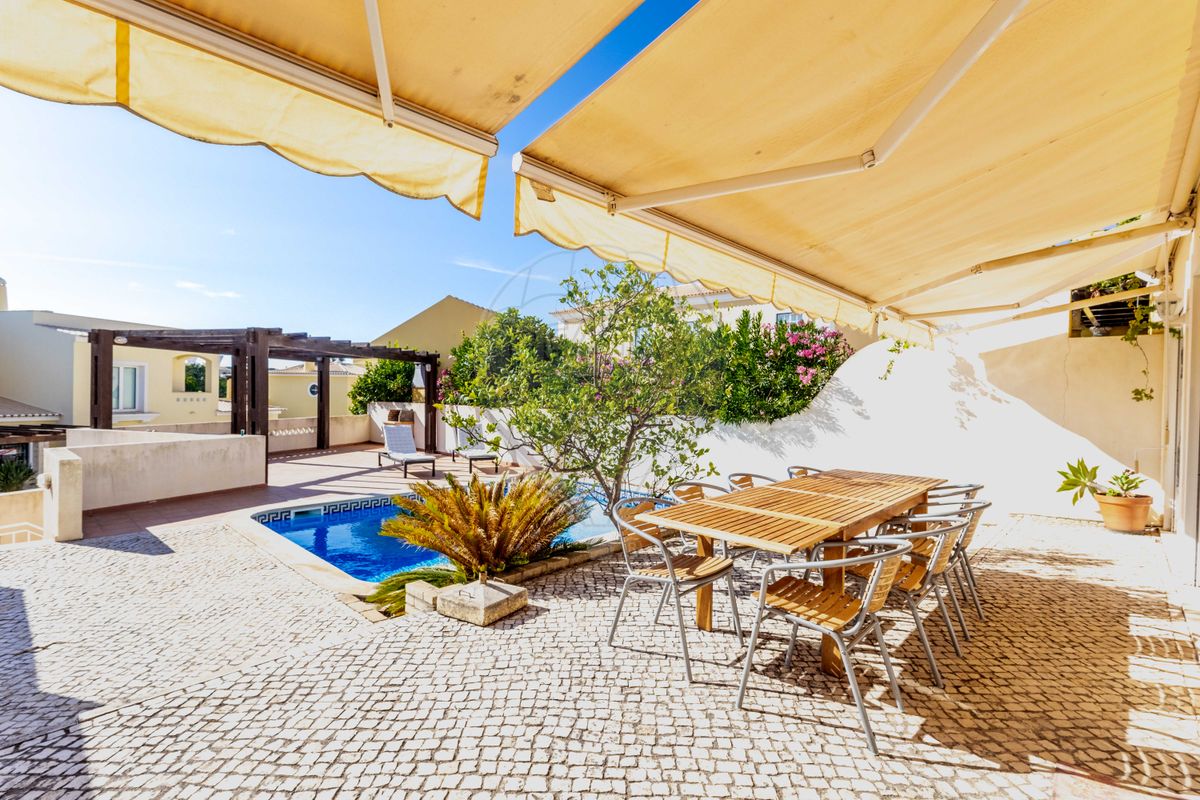 3 bedrooms Villa in Quarteira, Portugal No. 33486