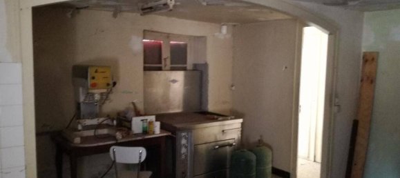 280m² Commercial property in Chisseaux, France No. 82464 15