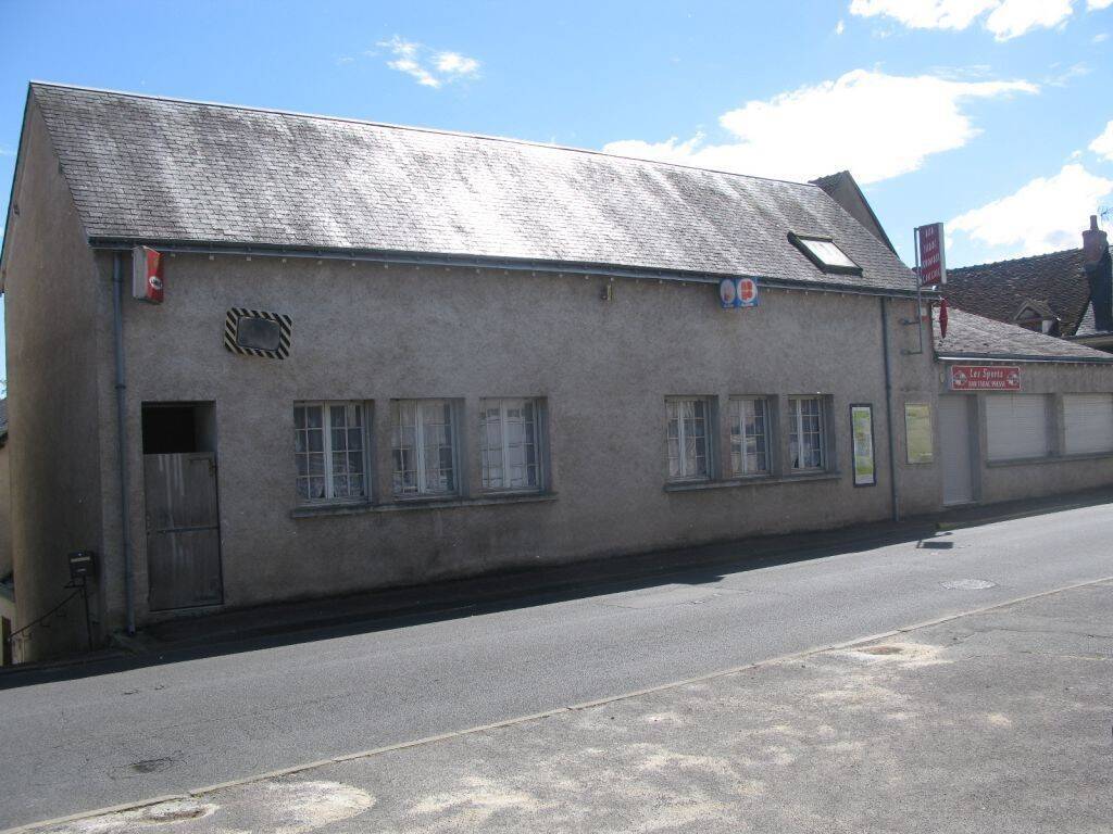 280m² Commercial property in Chisseaux, France No. 82464