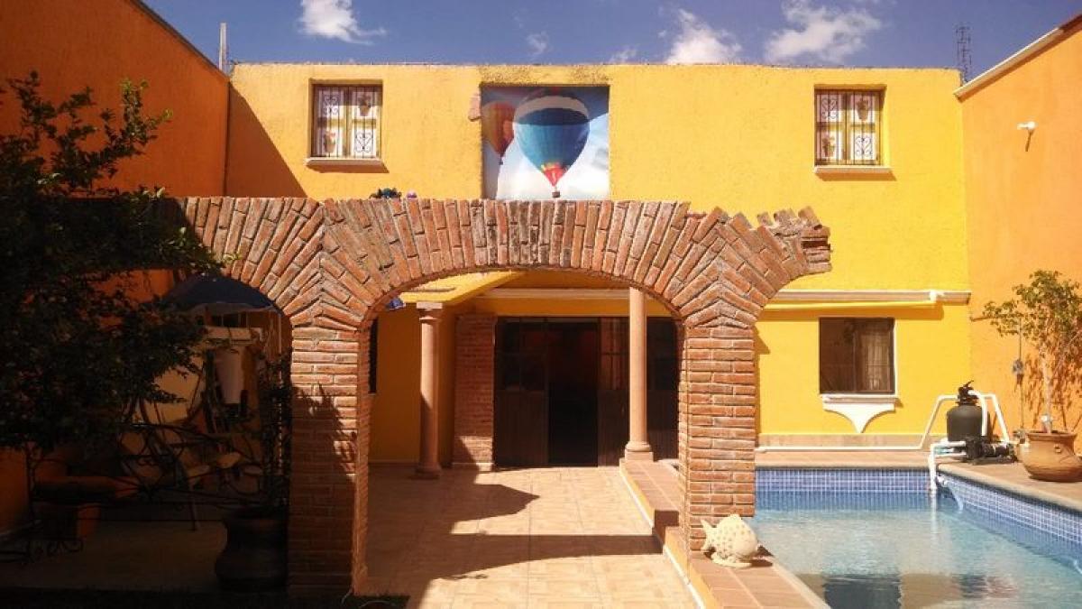 380m² Building in Queretaro, Mexico No. 200719