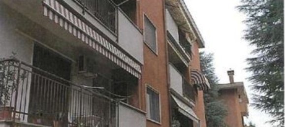 3 rooms Apartment in Lonate Pozzolo, Italy No. 198966 10