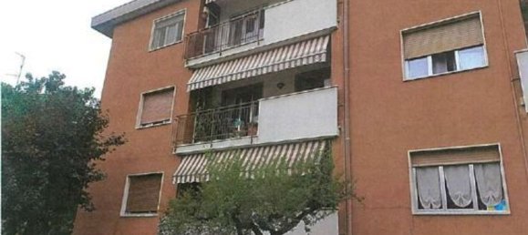 3 rooms Apartment in Lonate Pozzolo, Italy No. 198966 21