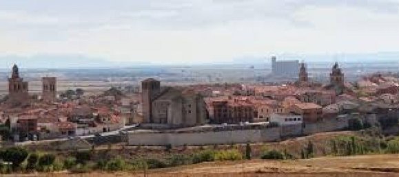 319m² Commercial property in Arevalo, Spain No. 76302 8